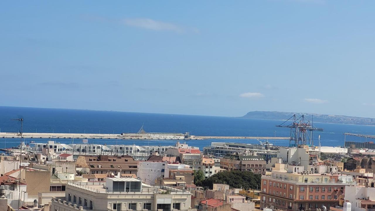 Corazon De Alicante Con Vistas Al Mar Y Al Castillo Exterior photo
