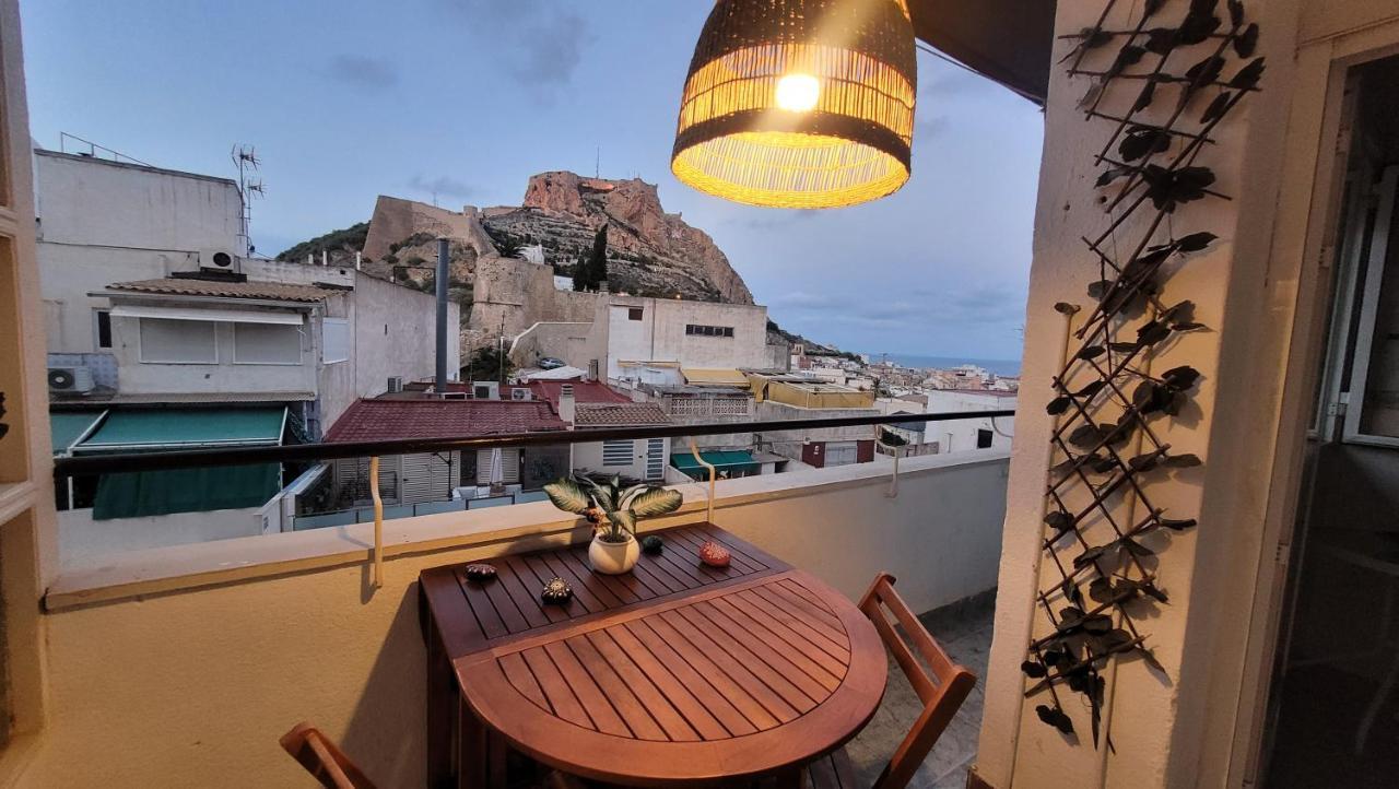 Corazon De Alicante Con Vistas Al Mar Y Al Castillo Exterior photo